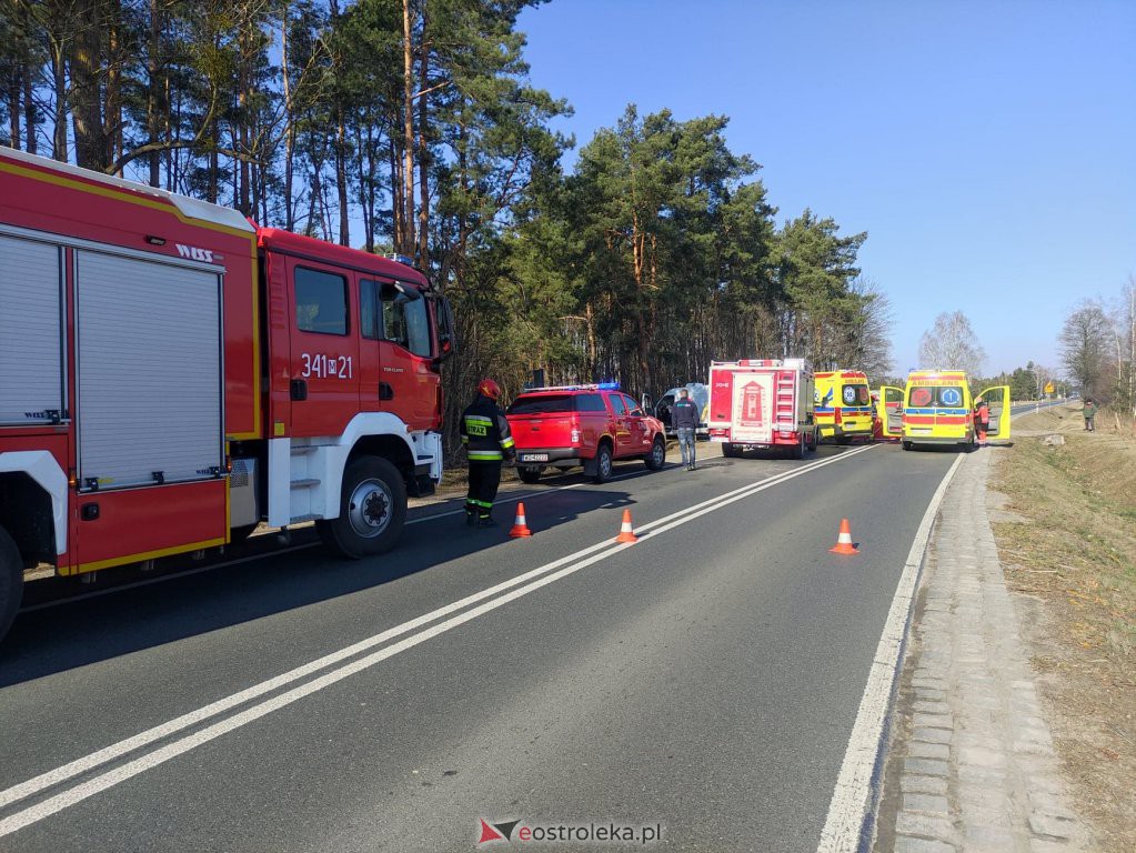 Uwaga kierowcy! Poważny wypadek na DK-53 w miejscowości Zabrodzie [14.03.2022] - zdjęcie #9 - eOstroleka.pl