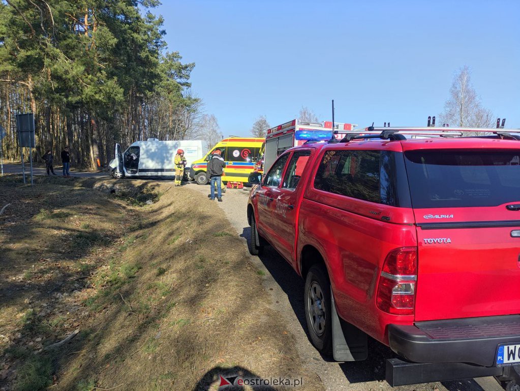 Uwaga kierowcy! Poważny wypadek na DK-53 w miejscowości Zabrodzie [14.03.2022] - zdjęcie #8 - eOstroleka.pl