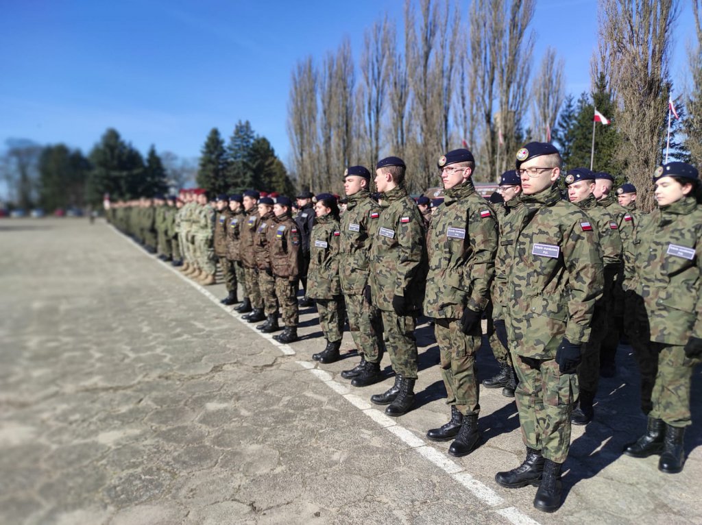 Złożyli przysięgę wojskową, gotowi stanąć w obronie Ojczyzny - zdjęcie #1 - eOstroleka.pl