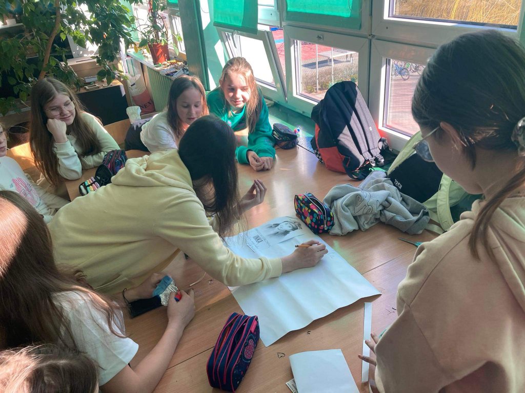 Mądre, znane, podziwiane: projekt edukacyjny w SP 2 (marzec 2022 r.) - zdjęcie #1 - eOstroleka.pl