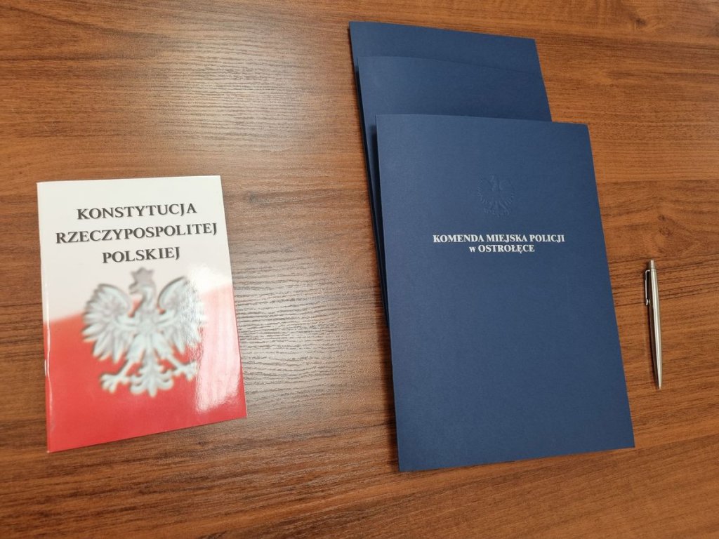 Troje nowych policjantów zasiliło szeregi ostrołęckiej komendy [15.03.2022] - zdjęcie #3 - eOstroleka.pl
