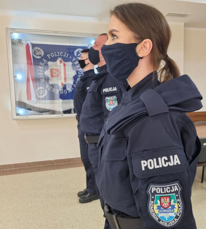 Troje nowych policjantów zasiliło szeregi ostrołęckiej komendy [15.03.2022] - zdjęcie #2 - eOstroleka.pl