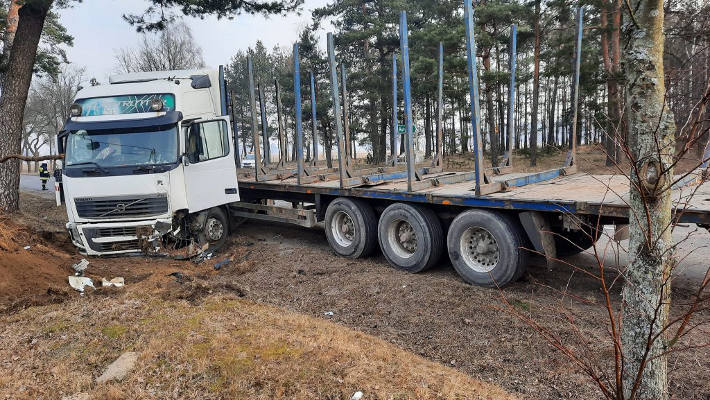 Niebezpieczny manewr kierowcy ciężarówki. Było o włos od tragedii [16.03.2022] - zdjęcie #8 - eOstroleka.pl