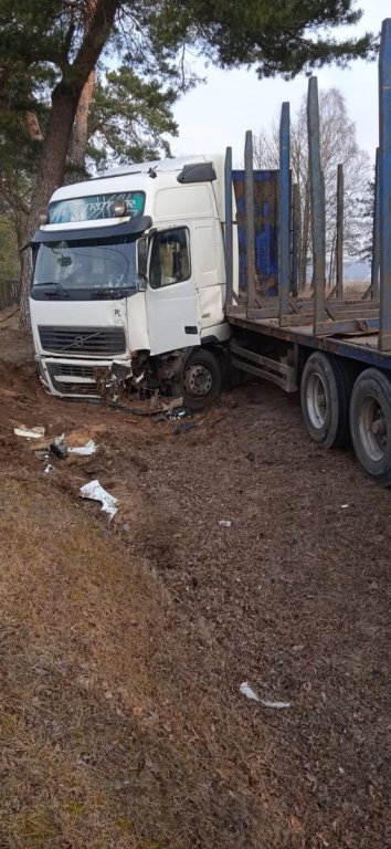 Niebezpieczny manewr kierowcy ciężarówki. Było o włos od tragedii [16.03.2022] - zdjęcie #5 - eOstroleka.pl