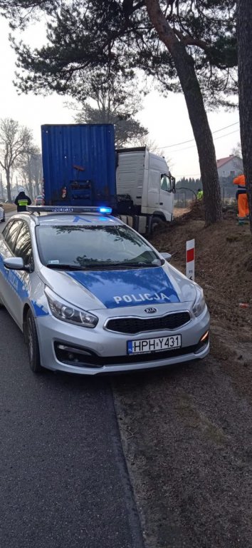 Niebezpieczny manewr kierowcy ciężarówki. Było o włos od tragedii [16.03.2022] - zdjęcie #6 - eOstroleka.pl