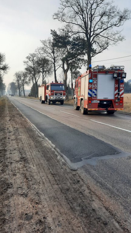 Niebezpieczny manewr kierowcy ciężarówki. Było o włos od tragedii [16.03.2022] - zdjęcie #2 - eOstroleka.pl