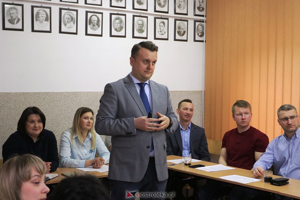 Społeczna Akademia Umiejętności z Tomaszem Jędrzejczakiem [16.03.2022] - zdjęcie #1 - eOstroleka.pl