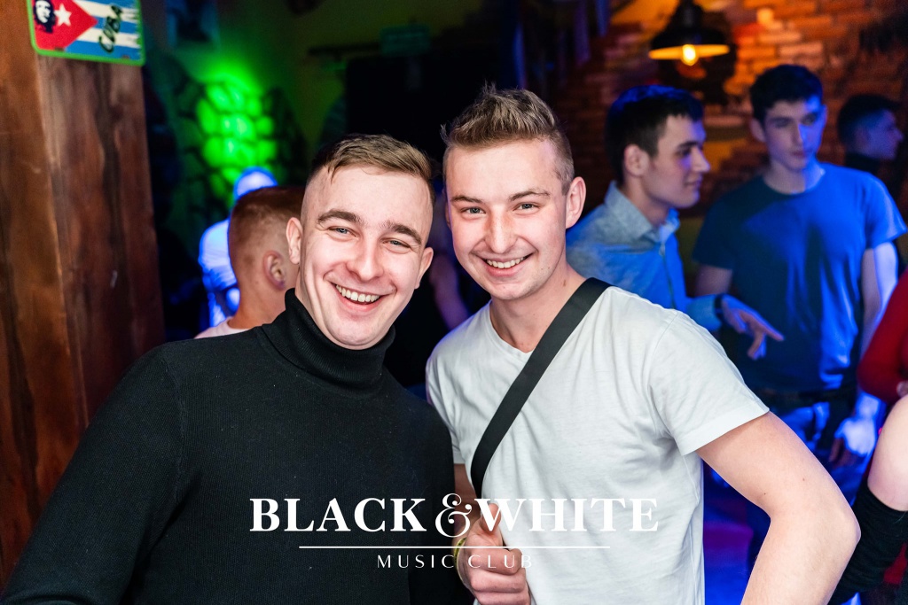 Rzucam worki w tłum. Tematyczne party w Clubie Black&White [12.03.2022] - zdjęcie #30 - eOstroleka.pl