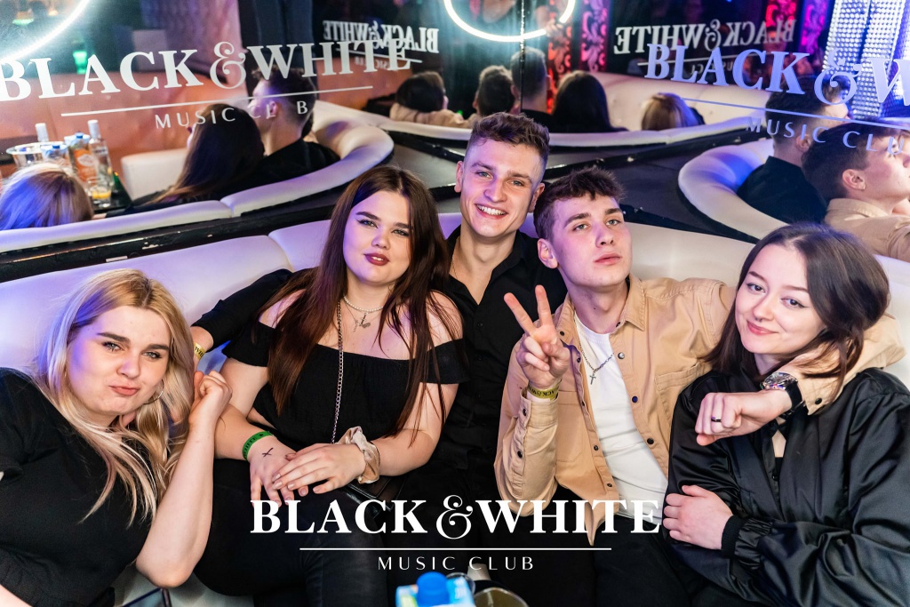 Rzucam worki w tłum. Tematyczne party w Clubie Black&White [12.03.2022] - zdjęcie #63 - eOstroleka.pl