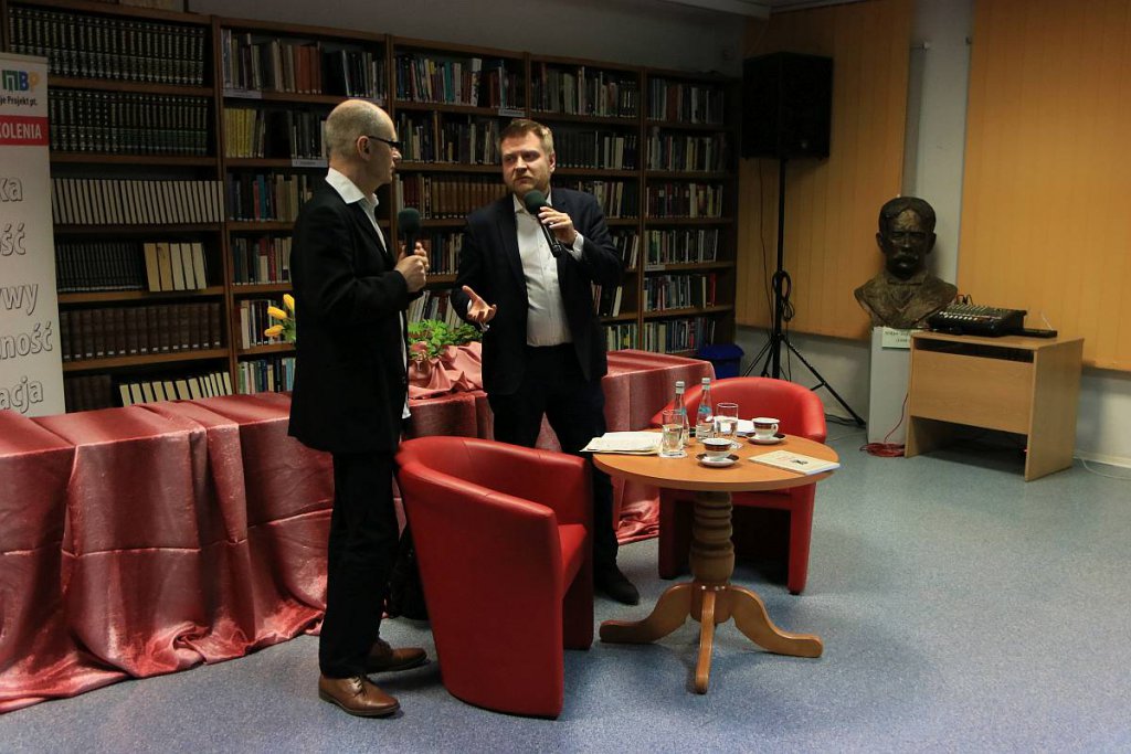 Wiesław Rzońca i Karol Samsel w ostrołęckiej bibliotece. Romantyzm i jego rewizje [18.03.2022] - zdjęcie #21 - eOstroleka.pl