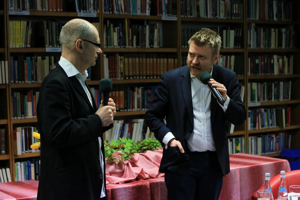 Wiesław Rzońca i Karol Samsel w ostrołęckiej bibliotece. Romantyzm i jego rewizje [18.03.2022] - zdjęcie #20 - eOstroleka.pl