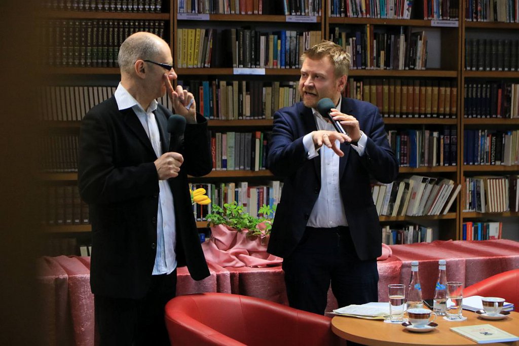 Wiesław Rzońca i Karol Samsel w ostrołęckiej bibliotece. Romantyzm i jego rewizje [18.03.2022] - zdjęcie #19 - eOstroleka.pl