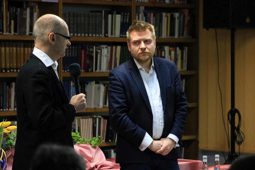 Wiesław Rzońca i Karol Samsel w ostrołęckiej bibliotece. Romantyzm i jego rewizje [18.03.2022] - zdjęcie #8 - eOstroleka.pl
