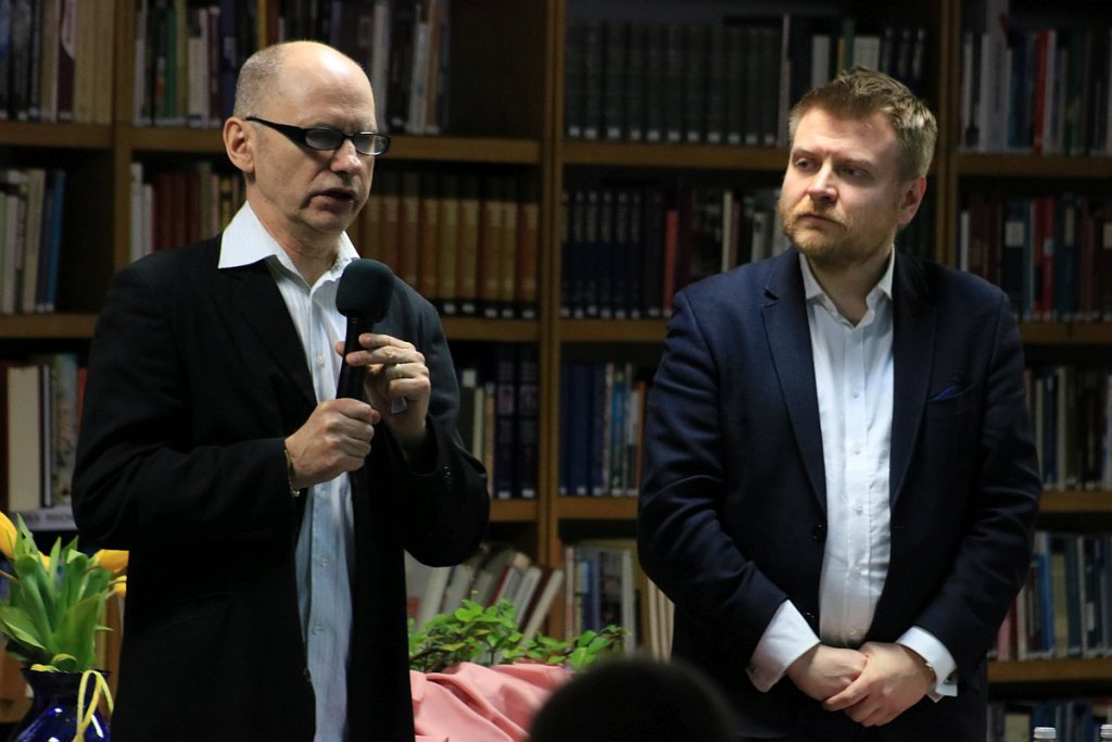 Wiesław Rzońca i Karol Samsel w ostrołęckiej bibliotece. Romantyzm i jego rewizje [18.03.2022] - zdjęcie #7 - eOstroleka.pl