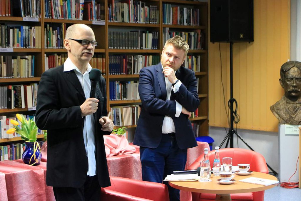 Wiesław Rzońca i Karol Samsel w ostrołęckiej bibliotece. Romantyzm i jego rewizje [18.03.2022] - zdjęcie #3 - eOstroleka.pl