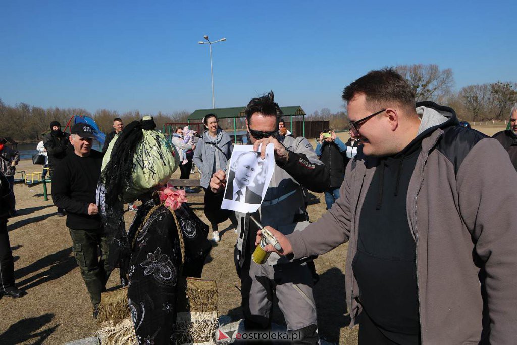 Topienie Marzanny w Ostrołęce [20.03.2022] - zdjęcie #71 - eOstroleka.pl