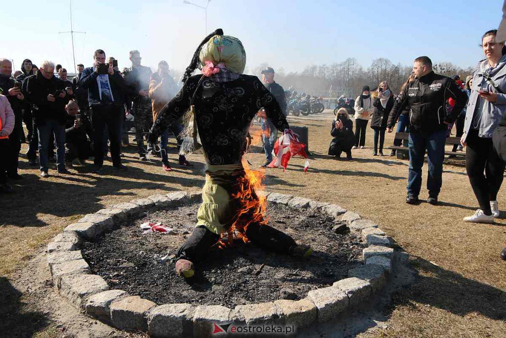 Topienie Marzanny w Ostrołęce [20.03.2022] - zdjęcie #75 - eOstroleka.pl