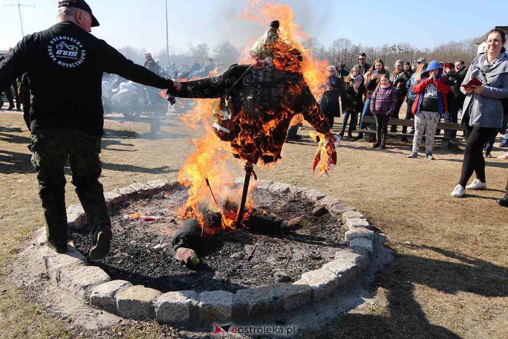 Topienie Marzanny w Ostrołęce [20.03.2022] - zdjęcie #79 - eOstroleka.pl