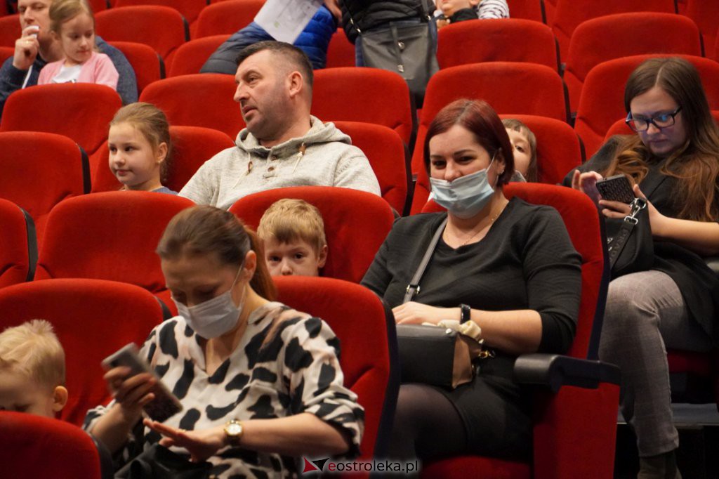 Godziny dla Rodziny: spektakl pt. Świnki 3 - Pepa, Mela, Kwi [20.03.2022] - zdjęcie #25 - eOstroleka.pl
