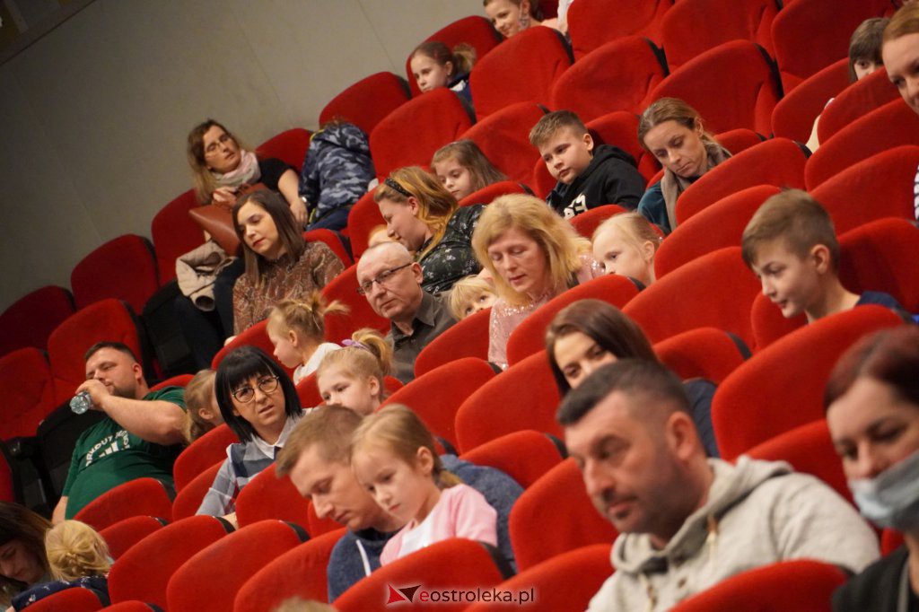 Godziny dla Rodziny: spektakl pt. Świnki 3 - Pepa, Mela, Kwi [20.03.2022] - zdjęcie #22 - eOstroleka.pl
