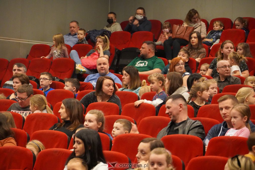 Godziny dla Rodziny: spektakl pt. Świnki 3 - Pepa, Mela, Kwi [20.03.2022] - zdjęcie #19 - eOstroleka.pl