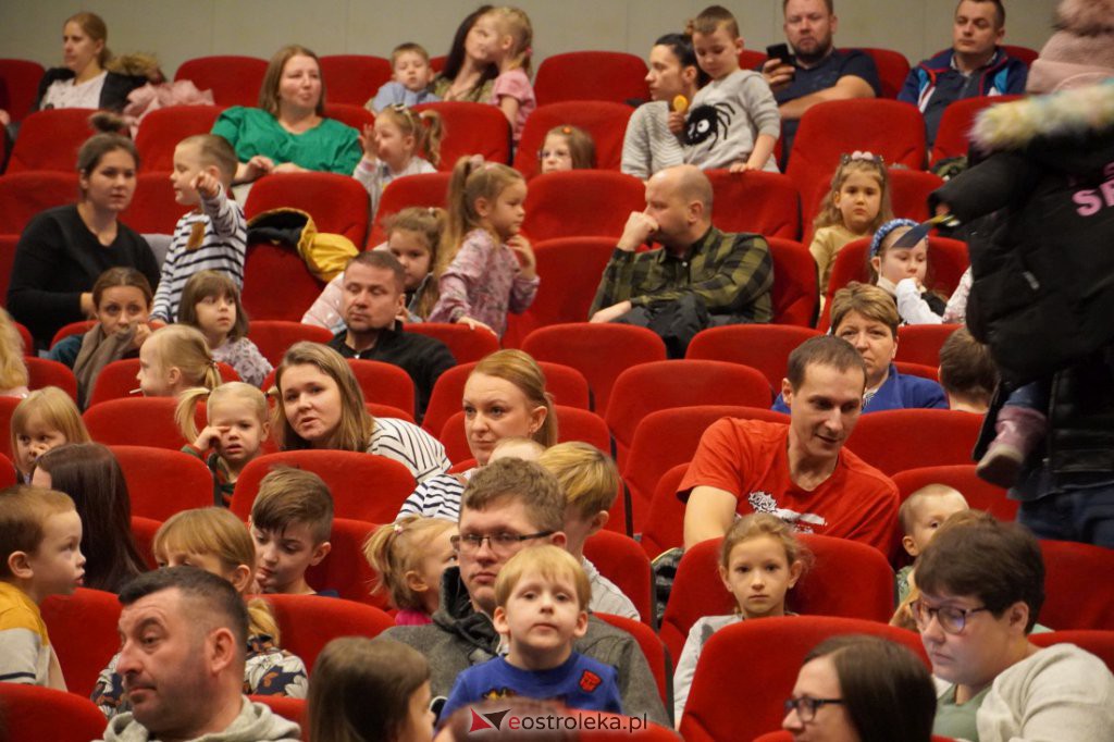 Godziny dla Rodziny: spektakl pt. Świnki 3 - Pepa, Mela, Kwi [20.03.2022] - zdjęcie #18 - eOstroleka.pl