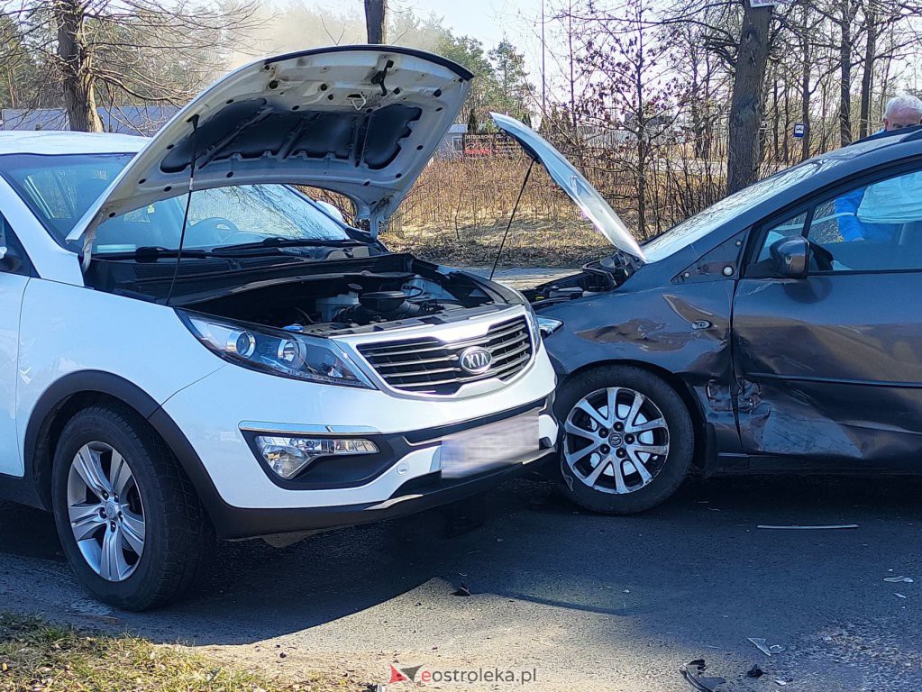 Wypadek na skrzyżowaniu ławskiej i Przemysłowej [21.03.2022] - zdjęcie #8 - eOstroleka.pl