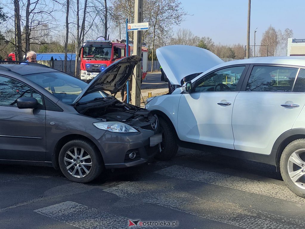 Wypadek na skrzyżowaniu ławskiej i Przemysłowej [21.03.2022] - zdjęcie #1 - eOstroleka.pl