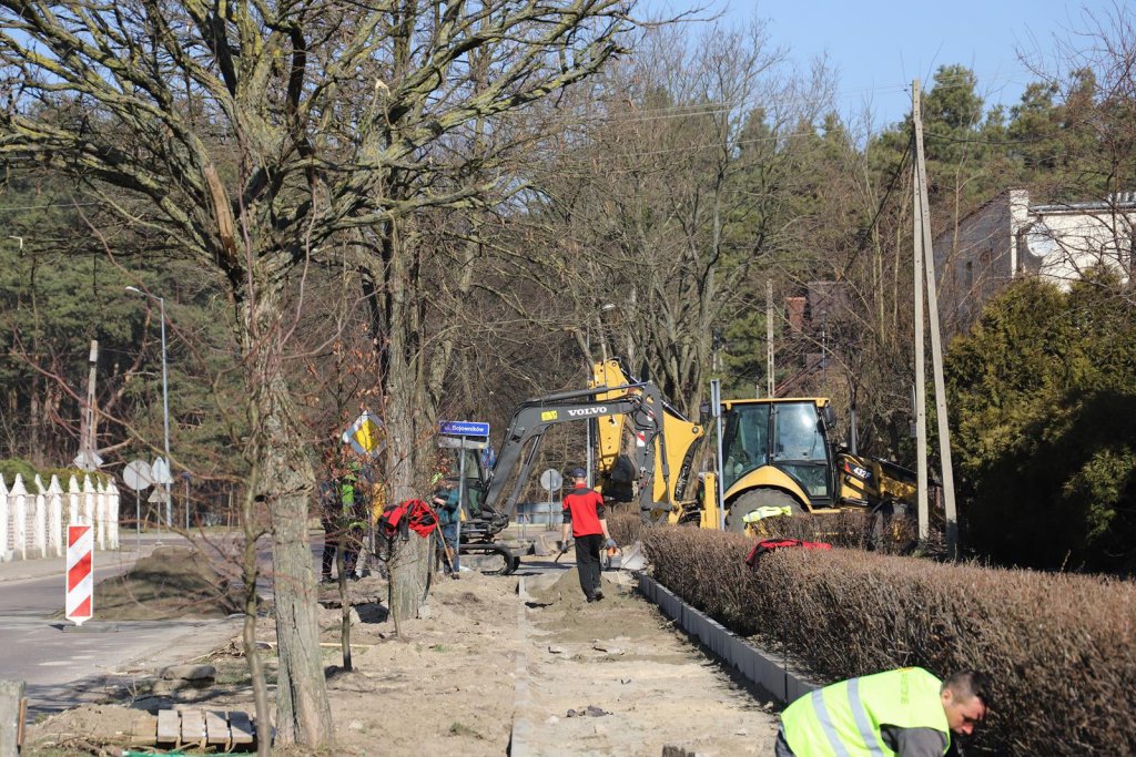 Przy Podchorążych wymieniają chodniki [22.03.2022] - zdjęcie #8 - eOstroleka.pl