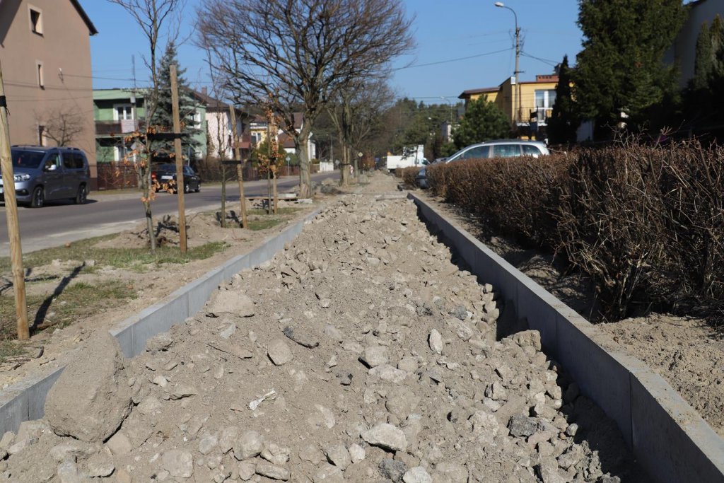 Przy Podchorążych wymieniają chodniki [22.03.2022] - zdjęcie #5 - eOstroleka.pl