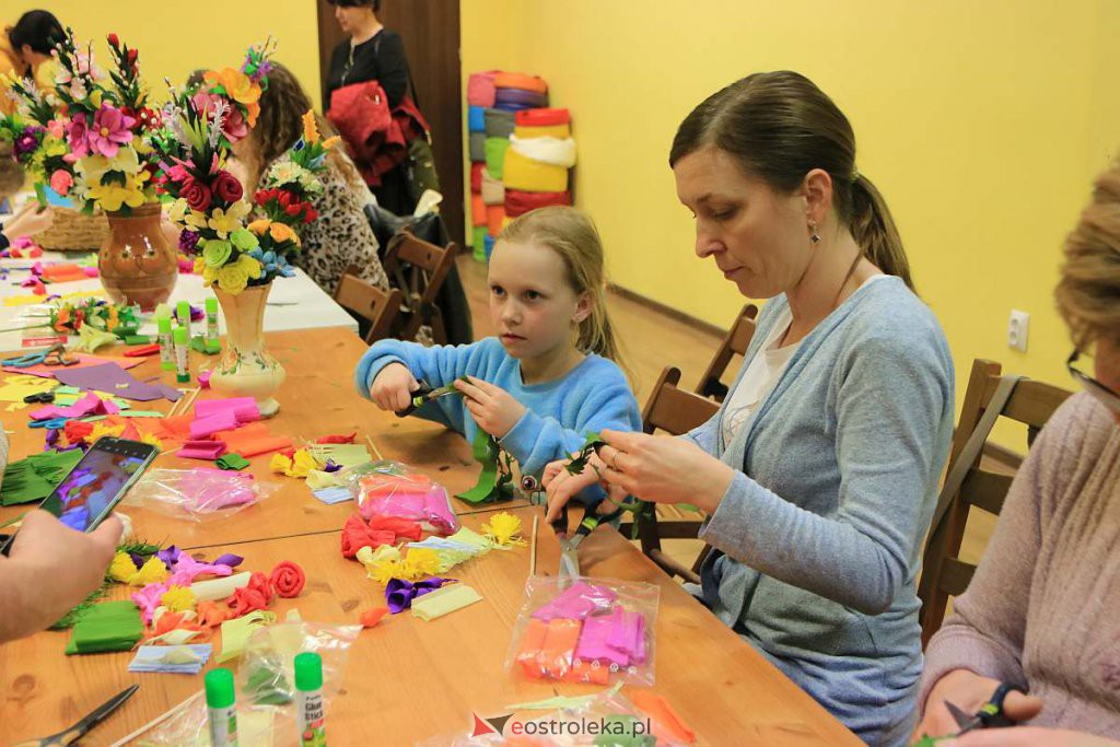 „Porozmawiajmy przy herbacie”. Twórcze spotkanie z wielkanocnym motywem [22.03.2022] - zdjęcie #7 - eOstroleka.pl