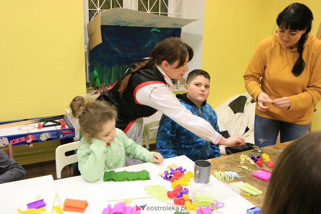 „Porozmawiajmy przy herbacie”. Twórcze spotkanie z wielkanocnym motywem [22.03.2022] - zdjęcie #4 - eOstroleka.pl