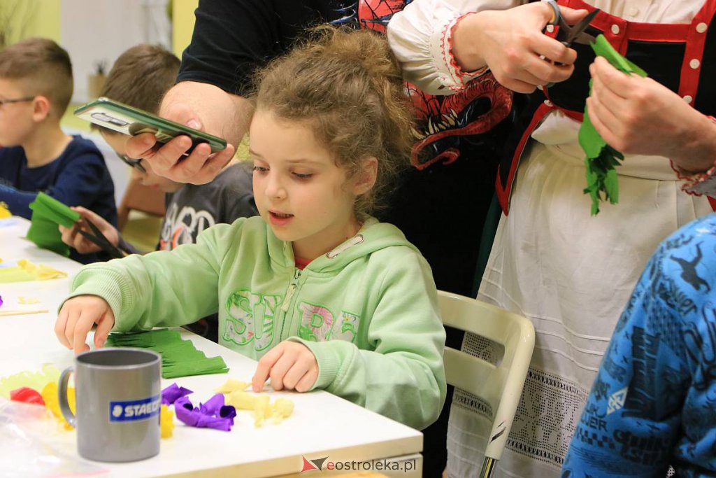 „Porozmawiajmy przy herbacie”. Twórcze spotkanie z wielkanocnym motywem [22.03.2022] - zdjęcie #3 - eOstroleka.pl