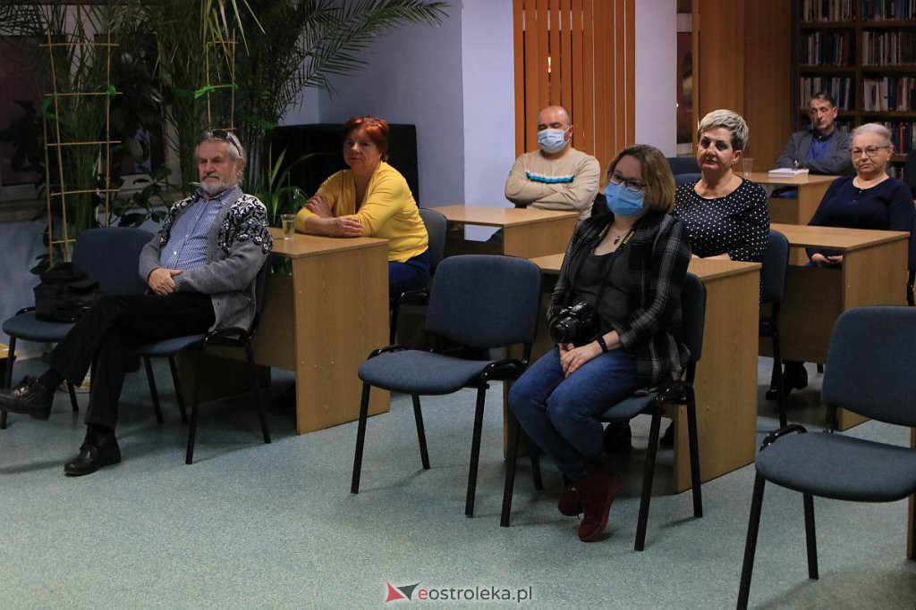 „Mały Oświęcim. Dziecięcy obóz w Łodzi” – spotkanie z autorem książki w ostrołęckiej bibliotece [22.03.2022] - zdjęcie #14 - eOstroleka.pl