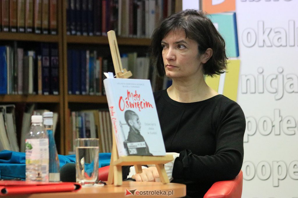 „Mały Oświęcim. Dziecięcy obóz w Łodzi” – spotkanie z autorem książki w ostrołęckiej bibliotece [22.03.2022] - zdjęcie #8 - eOstroleka.pl