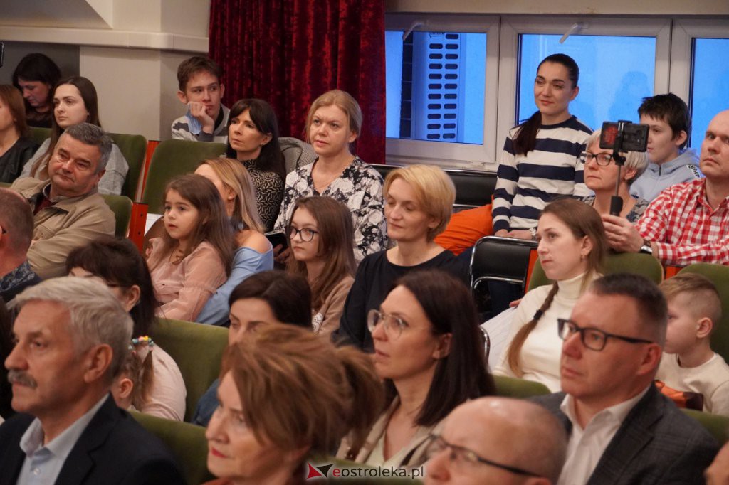 Koncert charytatywny Muzyczna dla Ukrainy - zdjęcie #42 - eOstroleka.pl