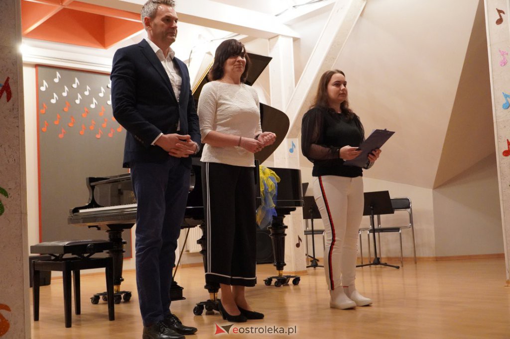 Koncert charytatywny Muzyczna dla Ukrainy - zdjęcie #35 - eOstroleka.pl