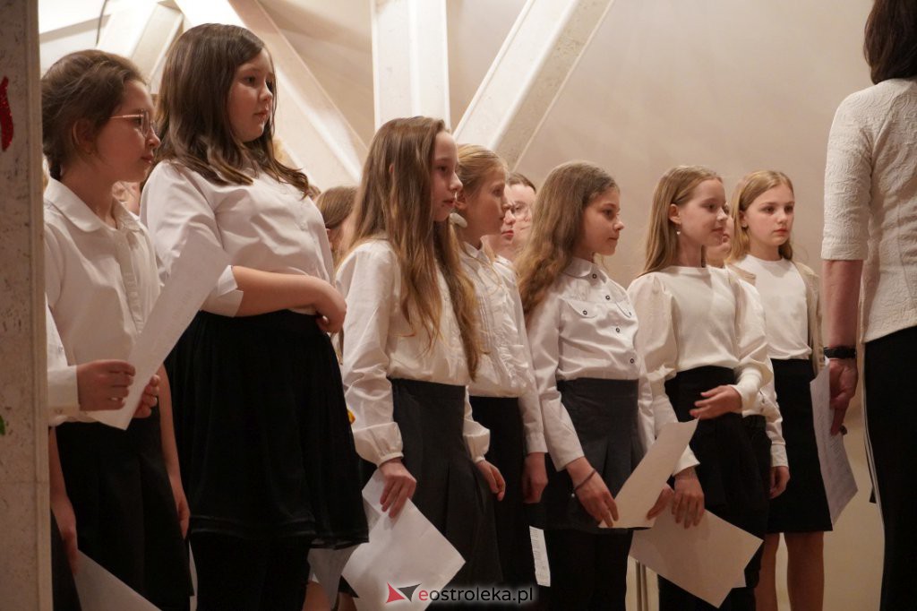 Koncert charytatywny Muzyczna dla Ukrainy - zdjęcie #36 - eOstroleka.pl