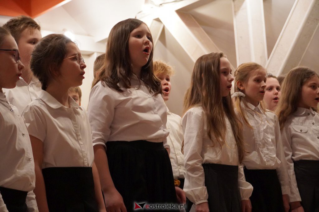 Koncert charytatywny Muzyczna dla Ukrainy - zdjęcie #43 - eOstroleka.pl