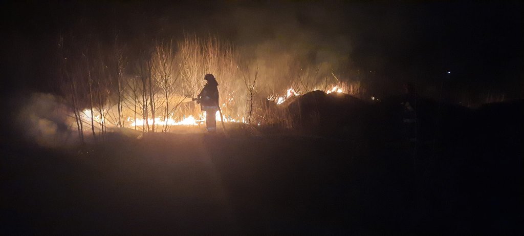Plaga pożarów traw na nieużytkach [24.03.2022] - zdjęcie #11 - eOstroleka.pl