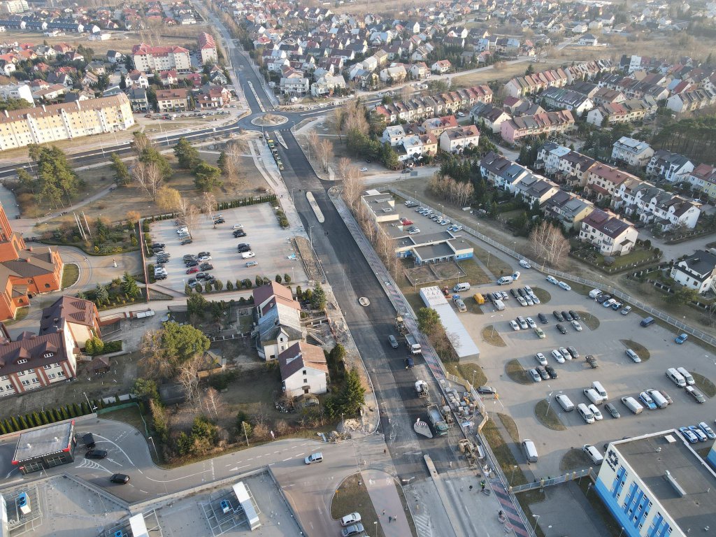 Na Goworowskiej kładą asfalt [25.03.2022] - zdjęcie #1 - eOstroleka.pl