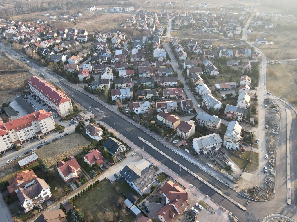 Na Goworowskiej kładą asfalt [25.03.2022] - zdjęcie #6 - eOstroleka.pl