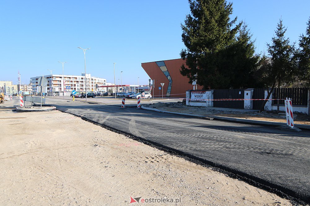Na Goworowskiej kładą asfalt [25.03.2022] - zdjęcie #52 - eOstroleka.pl