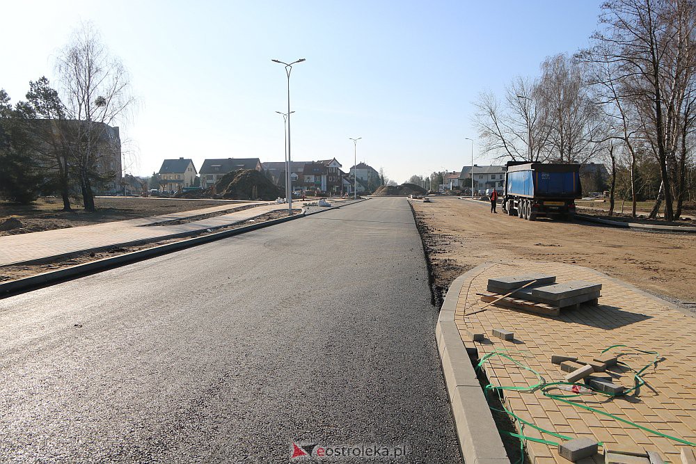 Na Goworowskiej kładą asfalt [25.03.2022] - zdjęcie #9 - eOstroleka.pl