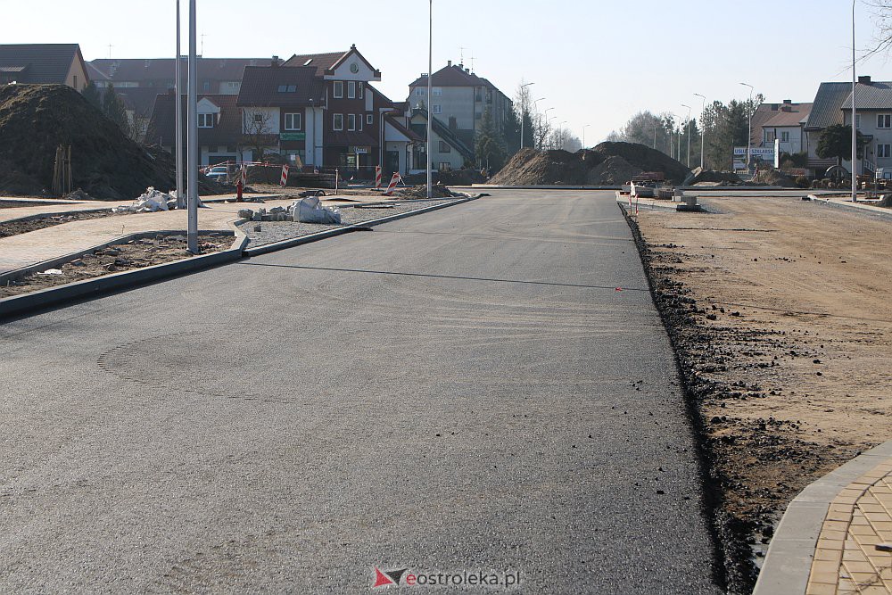 Na Goworowskiej kładą asfalt [25.03.2022] - zdjęcie #45 - eOstroleka.pl
