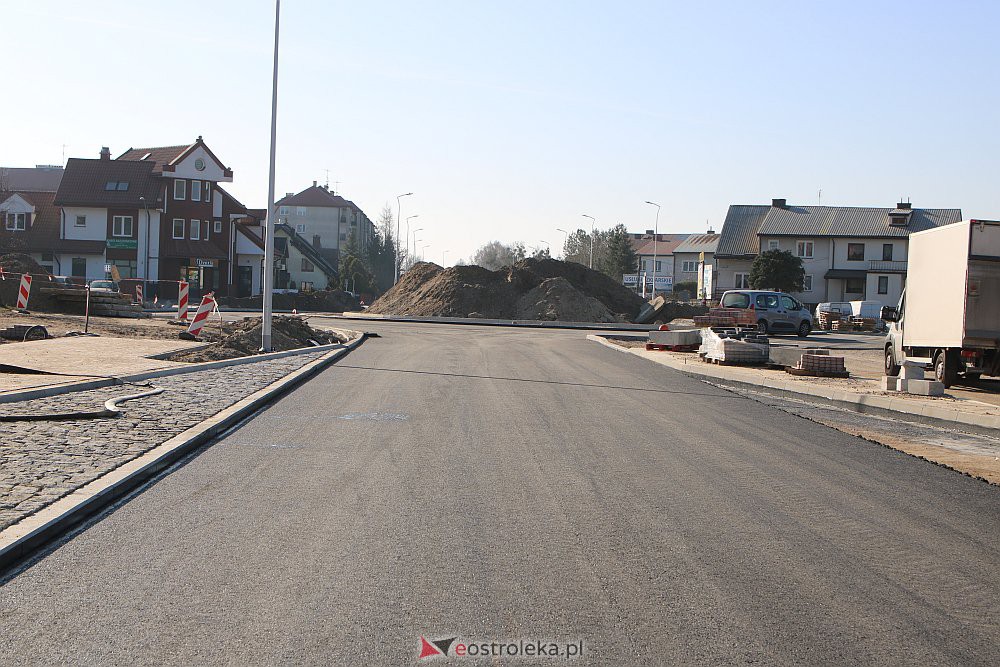 Na Goworowskiej kładą asfalt [25.03.2022] - zdjęcie #13 - eOstroleka.pl