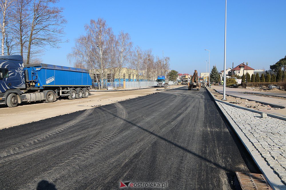 Na Goworowskiej kładą asfalt [25.03.2022] - zdjęcie #14 - eOstroleka.pl