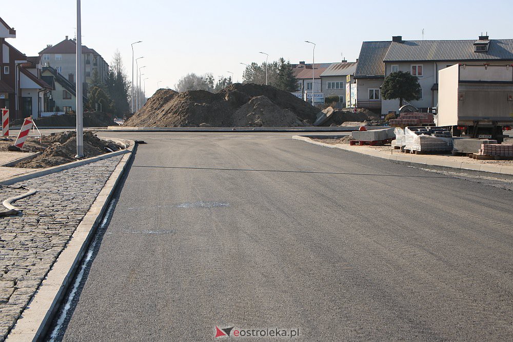 Na Goworowskiej kładą asfalt [25.03.2022] - zdjęcie #16 - eOstroleka.pl