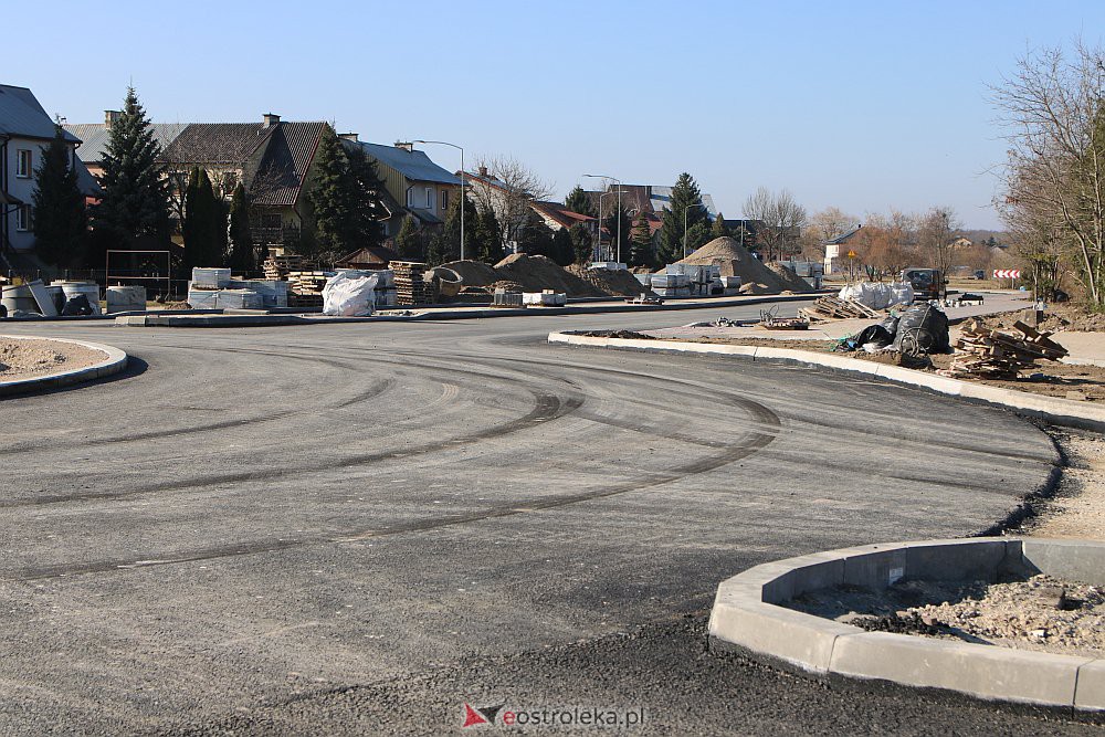 Na Goworowskiej kładą asfalt [25.03.2022] - zdjęcie #38 - eOstroleka.pl