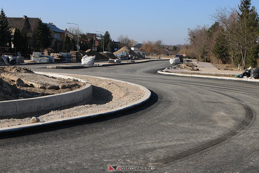 Na Goworowskiej kładą asfalt [25.03.2022] - zdjęcie #35 - eOstroleka.pl